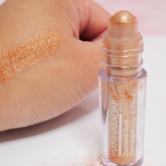 Manna Kadar Cosmetics Diamond Dust Roll-on in Enchanted - Picture 3 of 8